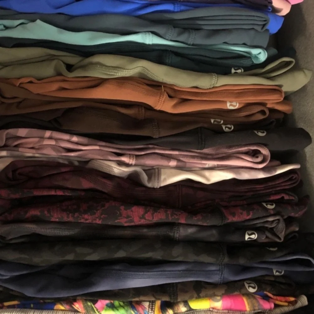 8 CLOTHING ITEMS MYSTERY BOX - Picture 2 of 10